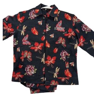 I’m selling a 2 piece Rip N Dip set! It’s exclusive and not too many made